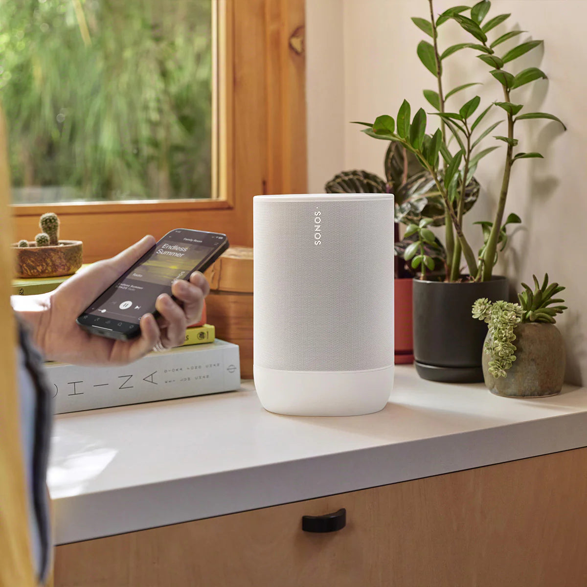2026 Sonos Move 2 – Enceinte Portable Intelligente Blanche avec Batterie 24 Heures, Bluetooth et Wi-Fi, Résistante à l’Eau, Son Stéréo Puissant et Commande Vocale