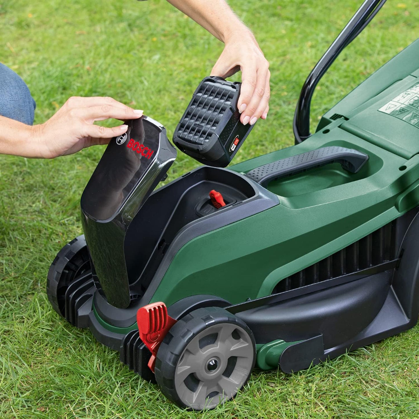 Bosch tondeuse à gazon sans fil CityMower 18V-32-300 (18 V, 1x batterie 4,0 Ah, Moteur Brushless, largeur de coupe : 32 cm, tond jusqu’à 300 m², dans une boîte en carton)