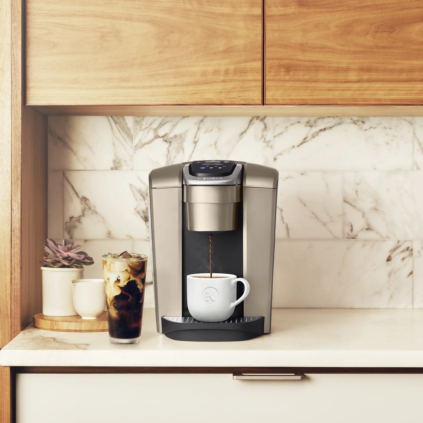 2026 Keurig K-Elite – Machine à Café à Dosettes K-Cup à Portion Unique, Finition Brossée Slate, Programmable pour Café Chaud et Glacé