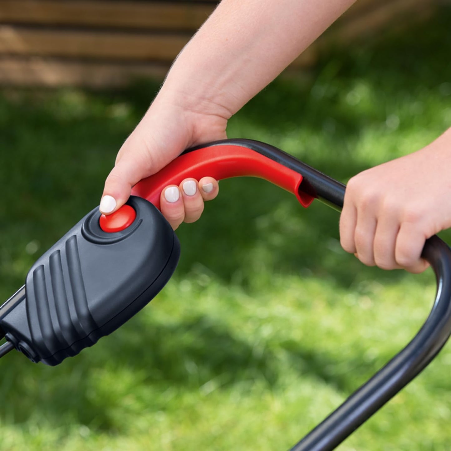 Bosch tondeuse à gazon sans fil CityMower 18V-32-300 (18 V, 1x batterie 4,0 Ah, Moteur Brushless, largeur de coupe : 32 cm, tond jusqu’à 300 m², dans une boîte en carton)