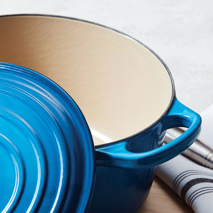 2026 Le Creuset Signature Cocotte Ronde en Fonte Émaillée 13,25 Quart – Couleur Marseille