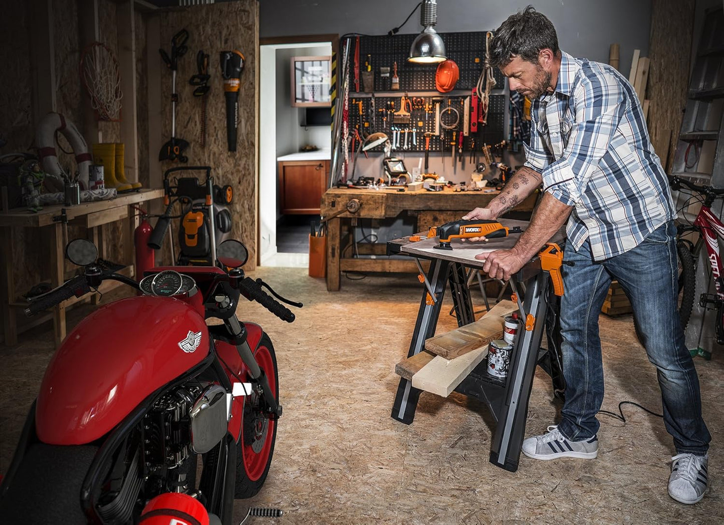 2026 Table de Travail et Chevalet Pliant 2-en-1 Worx Pegasus, Banc de Travail Portable Facile à Installer, 31" L x 25" P x 32" H, Léger avec Haute Capacité de Charge, WX051 - Inclut 2 Serres et 4 Brides