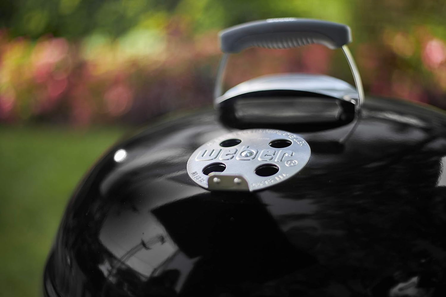 2026 Weber Classic Kettle 57 cm – Barbecue à Charbon, Grille Acier Triple Couche, Édition Limitée