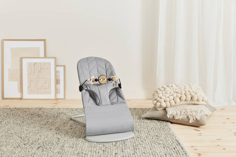 2026 BabyBjörn Transat Bliss avec Barre de Jeux – Gris Clair
