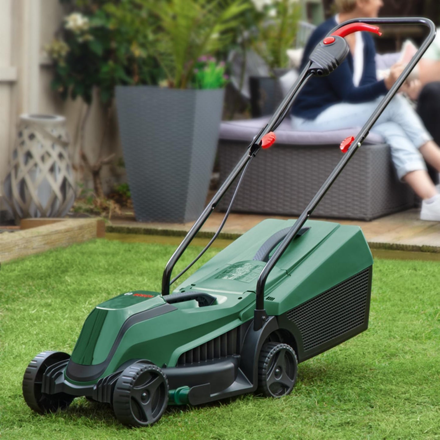 Bosch tondeuse à gazon sans fil CityMower 18V-32-300 (18 V, 1x batterie 4,0 Ah, Moteur Brushless, largeur de coupe : 32 cm, tond jusqu’à 300 m², dans une boîte en carton)