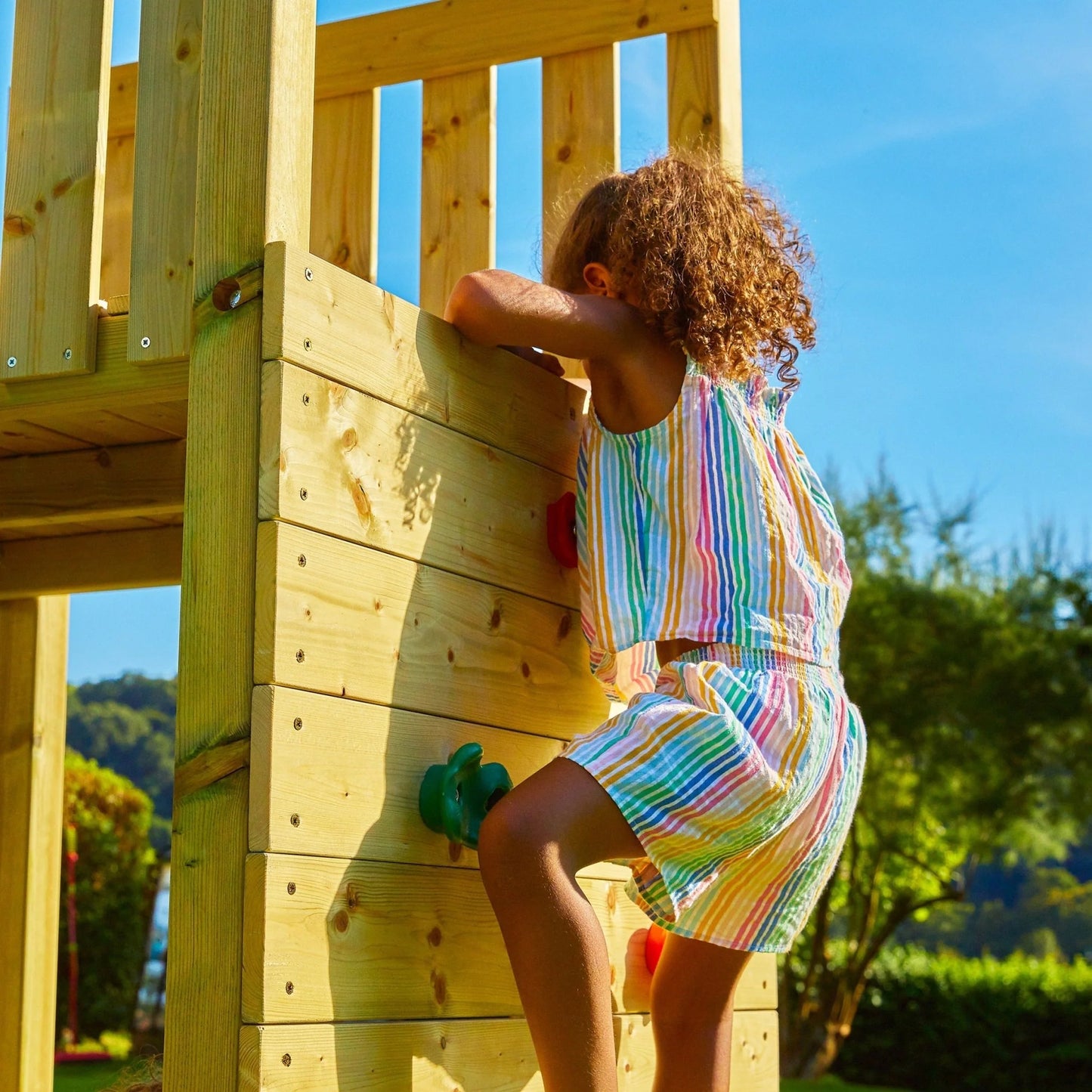 Structure d’escalade en bois TP Skywood avec toboggan ondulé - certifiée FSC®