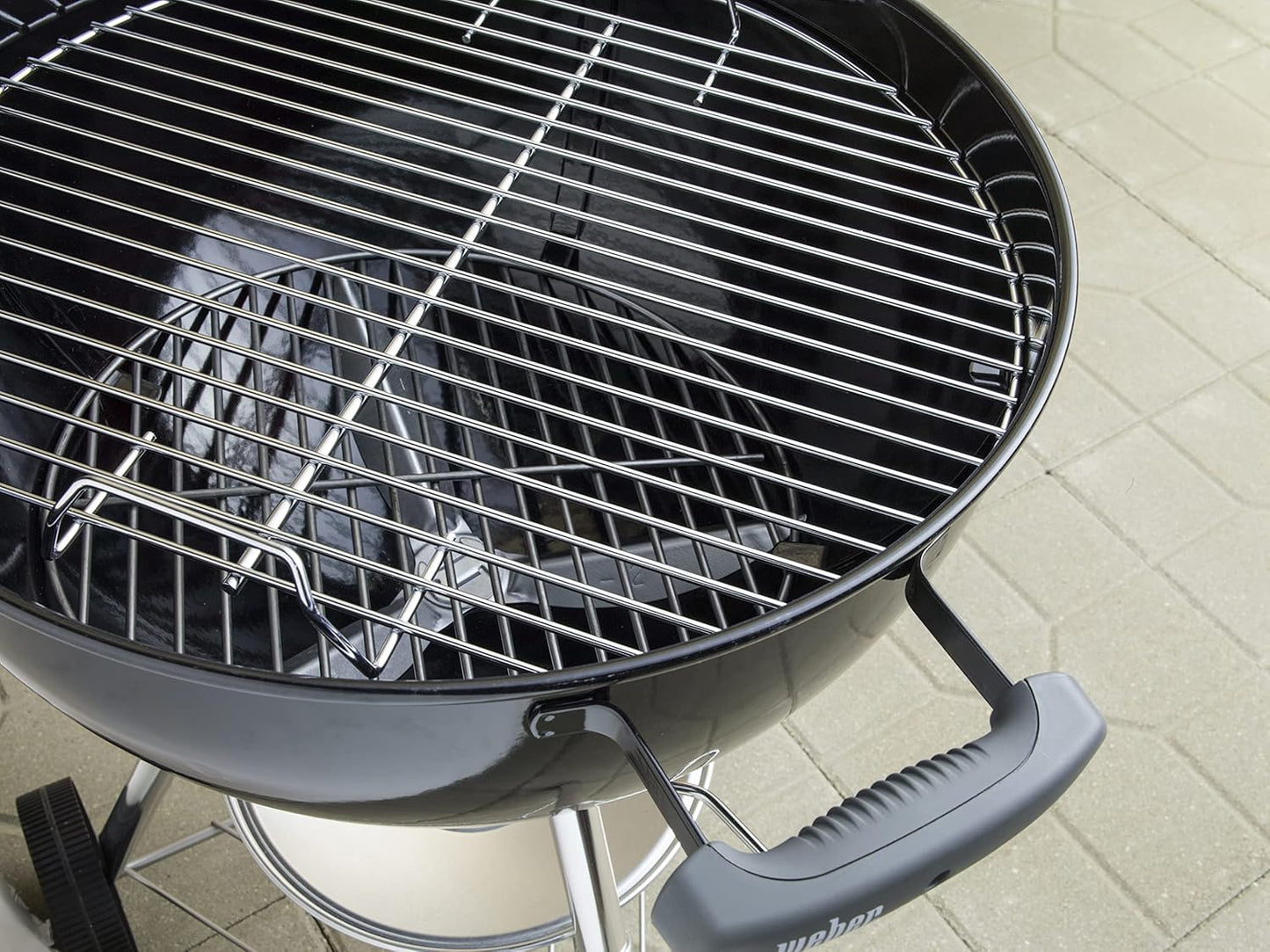 2026 Weber Classic Kettle 57 cm – Barbecue à Charbon, Grille Acier Triple Couche, Édition Limitée