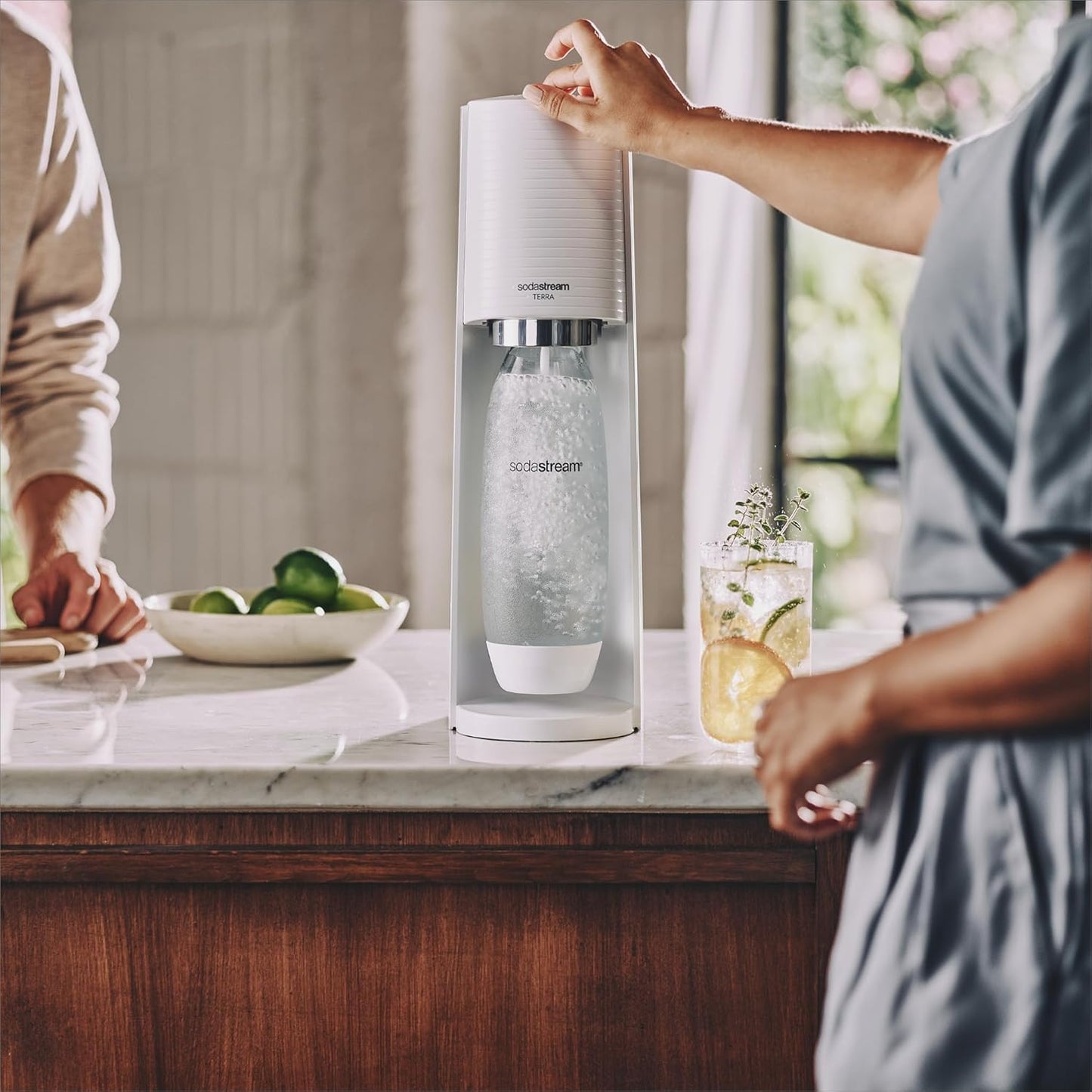 2026 SodaStream Terra Machine à Eau Pétillante Bundle (Noir), avec CO2, Bouteilles Compatibles Lave-Vaisselle et Arômes Bubly Drops