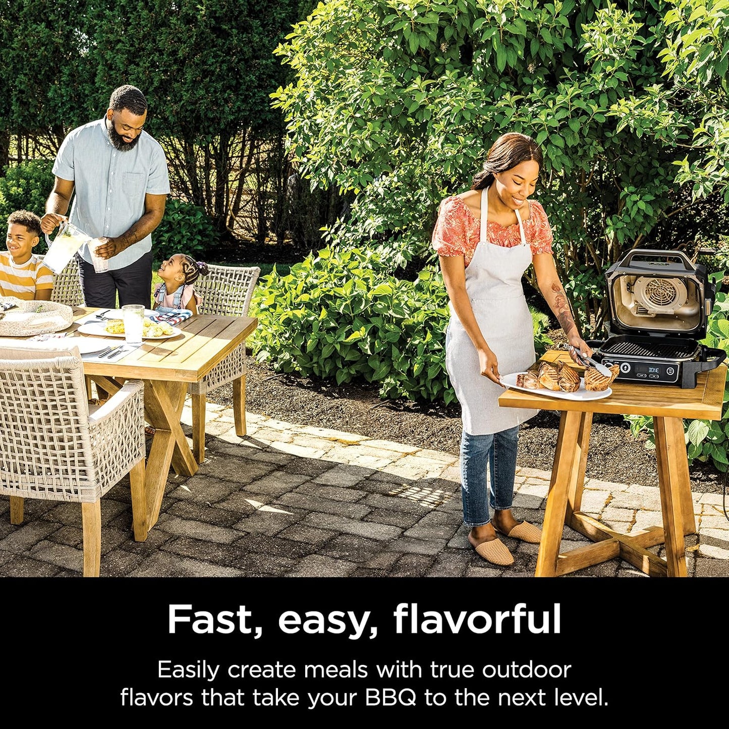Ninja Woodfire Pro Gril et fumoir 7 en 1 avec thermomètre, friteuse à air, barbecue, pâtisserie, grillades, grillades, barbecue électrique portable pour extérieur, gris