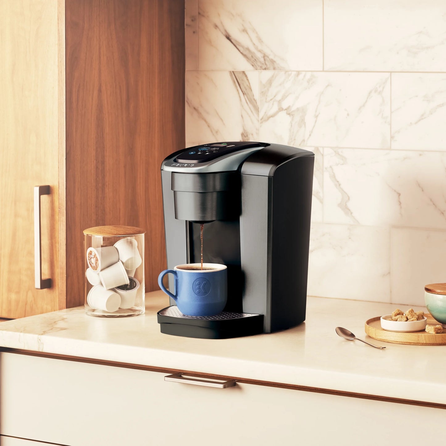 2026 Keurig K-Elite – Machine à Café à Dosettes K-Cup à Portion Unique, Finition Brossée Slate, Programmable pour Café Chaud et Glacé
