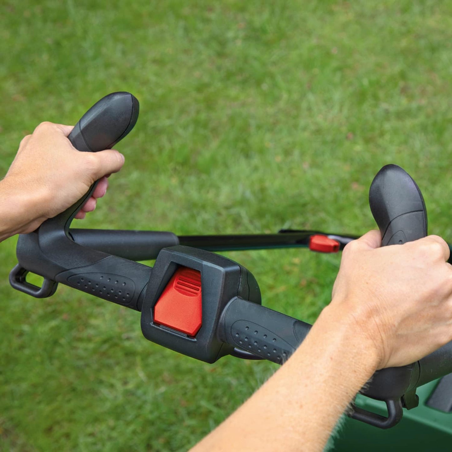 Bosch tondeuse à gazon sans fil CityMower 18V-32-300 (18 V, 1x batterie 4,0 Ah, Moteur Brushless, largeur de coupe : 32 cm, tond jusqu’à 300 m², dans une boîte en carton)