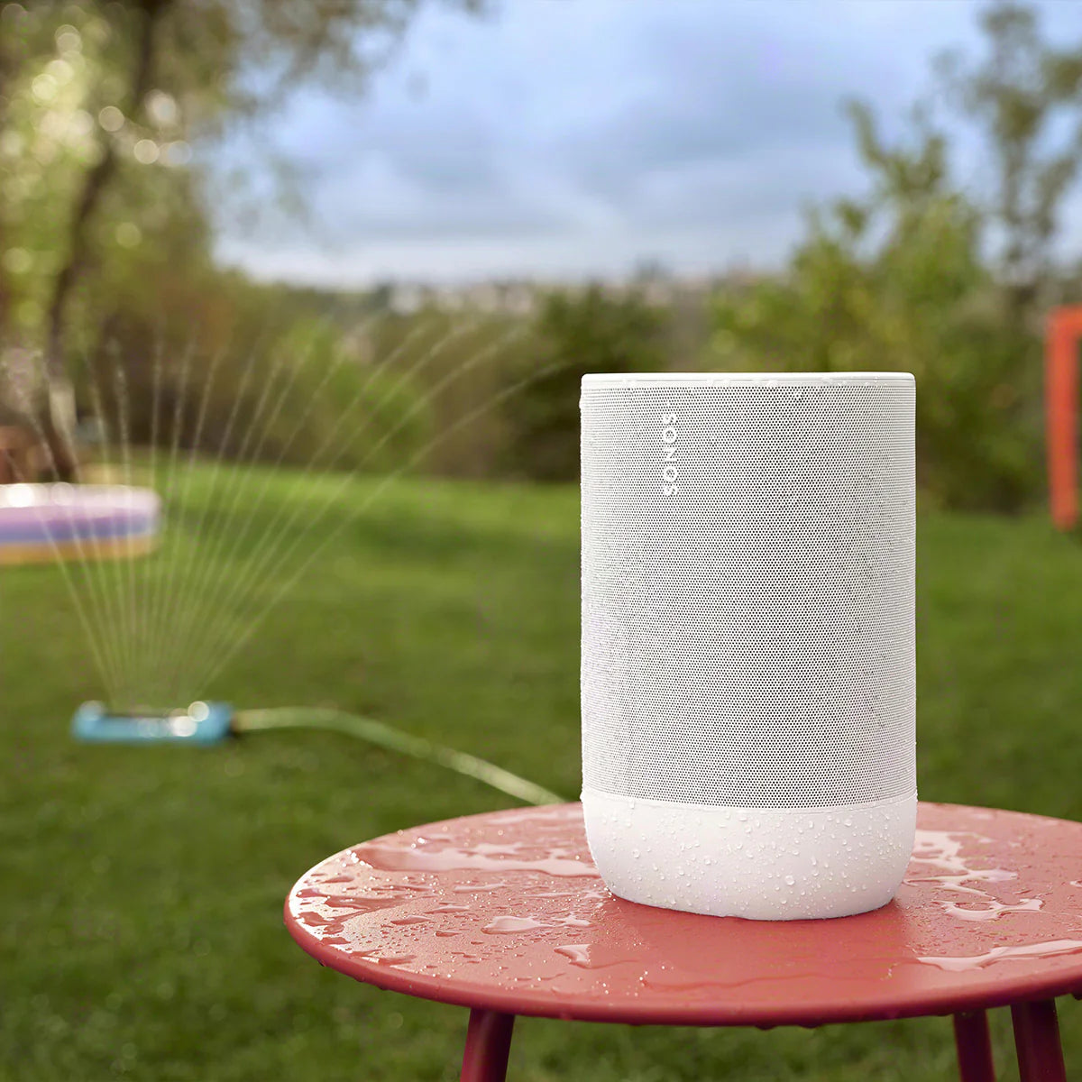 2026 Sonos Move 2 – Enceinte Portable Intelligente Blanche avec Batterie 24 Heures, Bluetooth et Wi-Fi, Résistante à l’Eau, Son Stéréo Puissant et Commande Vocale